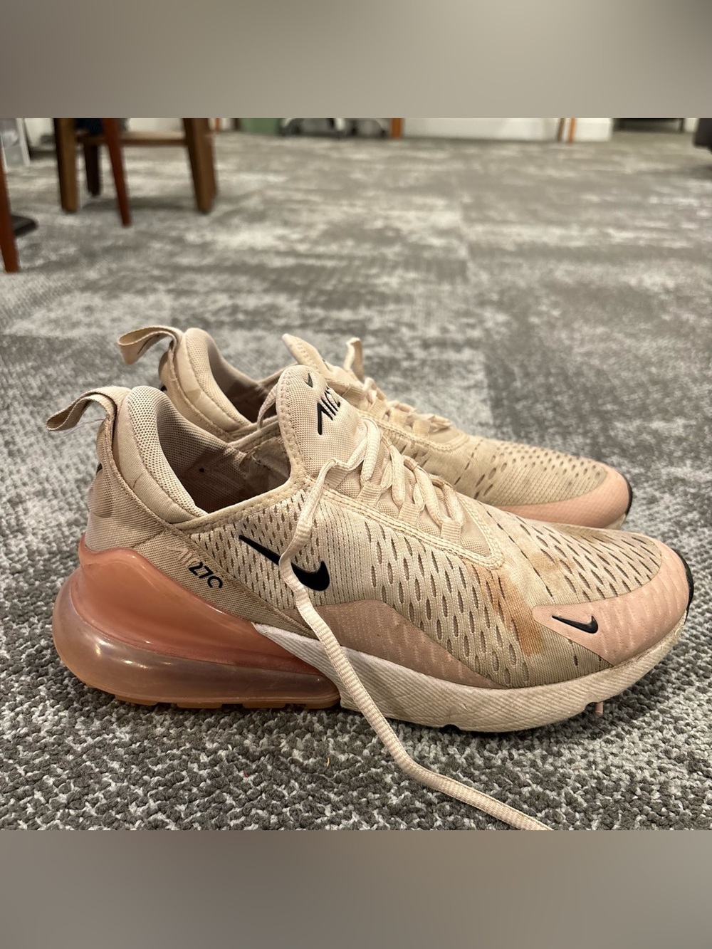 Nike Air Max 270 Salmon Pink White Athletic Running Shoes Womens U.S. 8.5